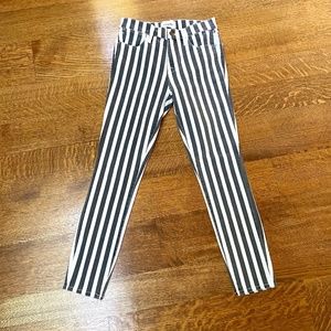 NWT Frame Denim/ Le high skinny crop.  Beatnik Strip in Noir. Size 25